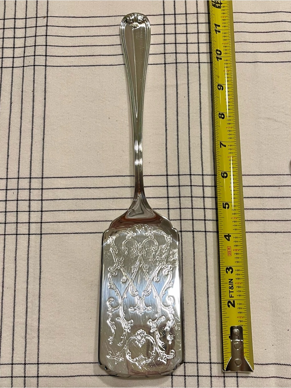 Ornate Silver Plated Cake Server - Elegant Floral Pattern